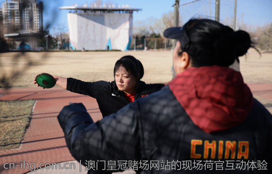 澳门皇冠赌场网站的现场荷官互动体验